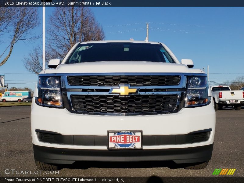 Summit White / Jet Black 2019 Chevrolet Suburban LS 4WD