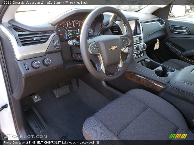 Summit White / Jet Black 2019 Chevrolet Suburban LS 4WD