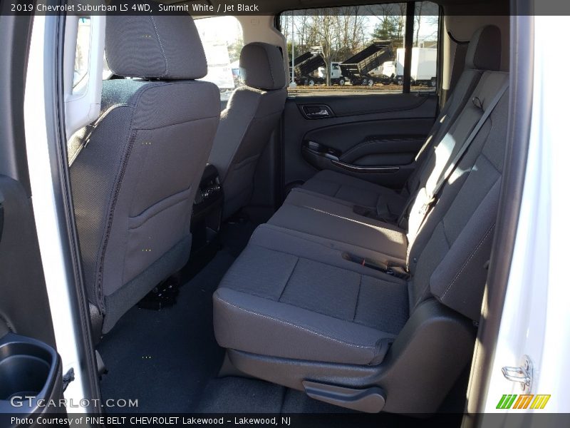 Summit White / Jet Black 2019 Chevrolet Suburban LS 4WD