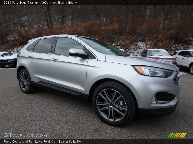Front 3/4 View of 2019 Edge Titanium AWD