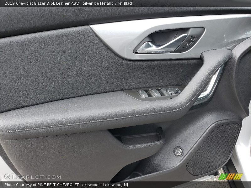 Silver Ice Metallic / Jet Black 2019 Chevrolet Blazer 3.6L Leather AWD