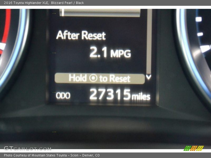 Blizzard Pearl / Black 2016 Toyota Highlander XLE
