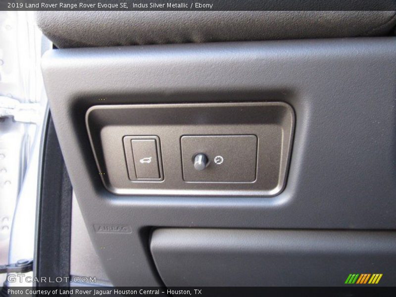 Indus Silver Metallic / Ebony 2019 Land Rover Range Rover Evoque SE