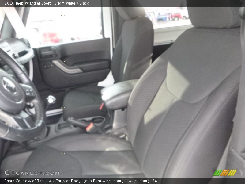 Bright White / Black 2016 Jeep Wrangler Sport