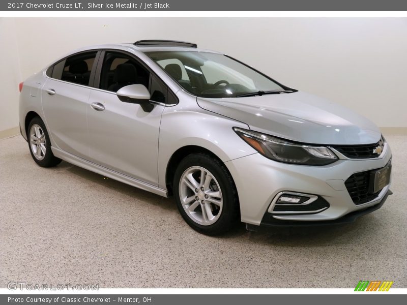 Silver Ice Metallic / Jet Black 2017 Chevrolet Cruze LT