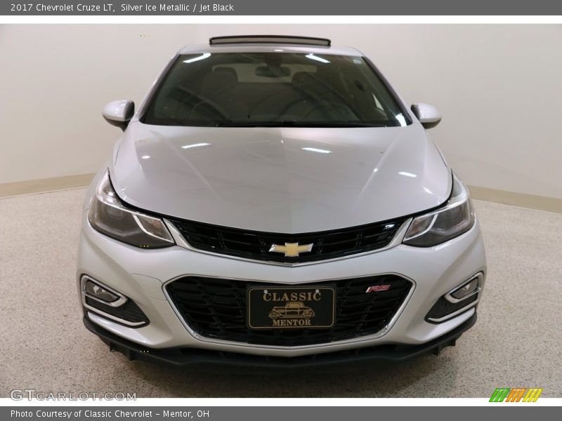 Silver Ice Metallic / Jet Black 2017 Chevrolet Cruze LT