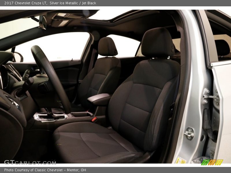 Silver Ice Metallic / Jet Black 2017 Chevrolet Cruze LT