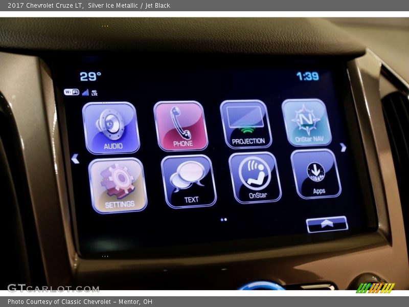 Silver Ice Metallic / Jet Black 2017 Chevrolet Cruze LT
