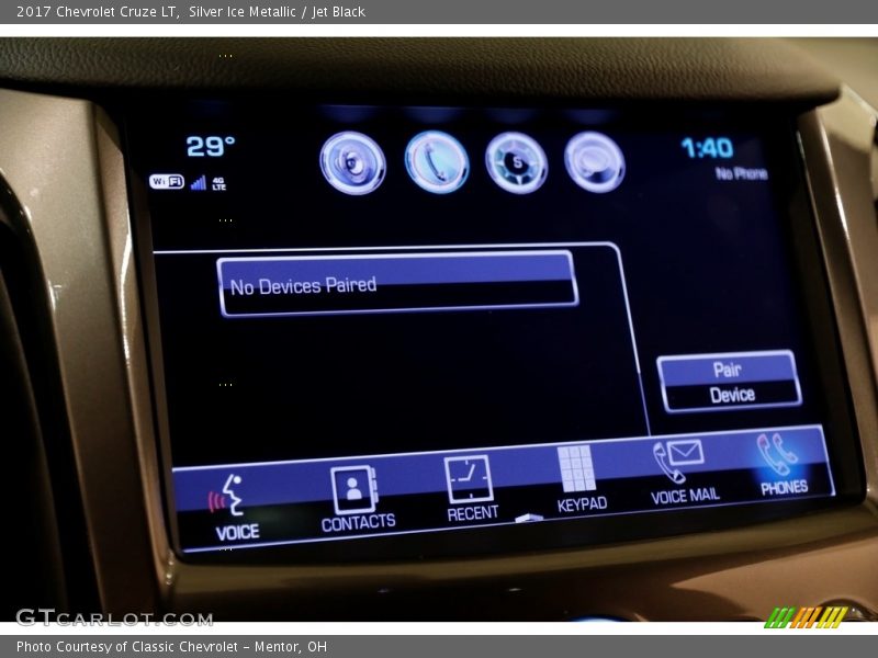 Silver Ice Metallic / Jet Black 2017 Chevrolet Cruze LT