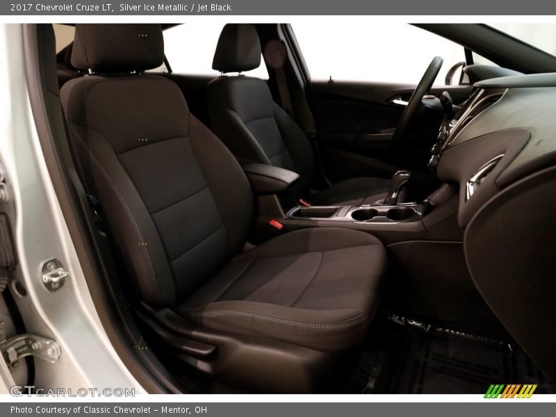 Silver Ice Metallic / Jet Black 2017 Chevrolet Cruze LT