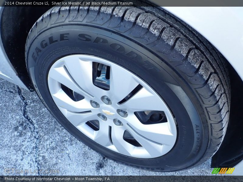 Silver Ice Metallic / Jet Black/Medium Titanium 2014 Chevrolet Cruze LS