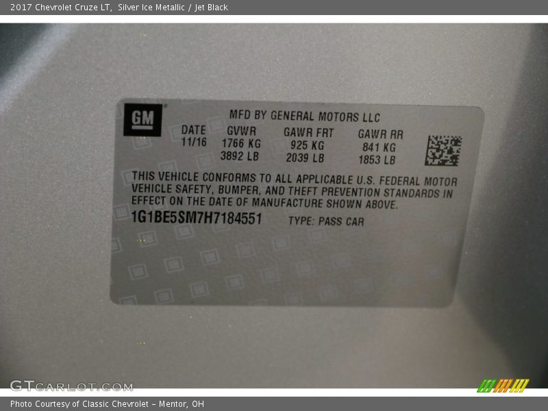 Silver Ice Metallic / Jet Black 2017 Chevrolet Cruze LT