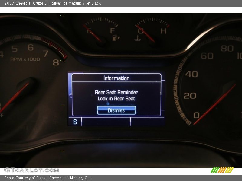 Silver Ice Metallic / Jet Black 2017 Chevrolet Cruze LT