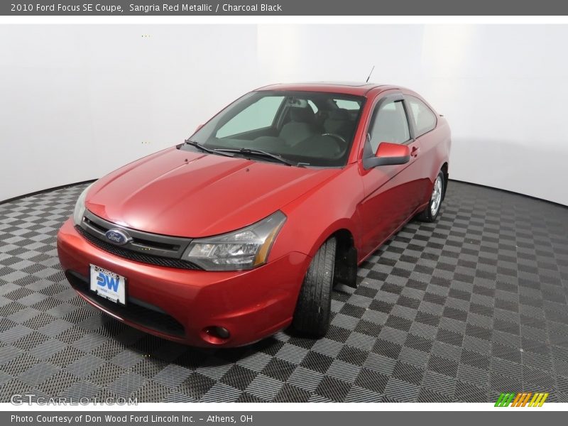 Sangria Red Metallic / Charcoal Black 2010 Ford Focus SE Coupe