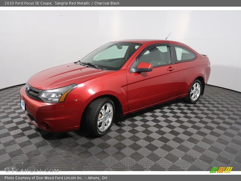 Sangria Red Metallic / Charcoal Black 2010 Ford Focus SE Coupe