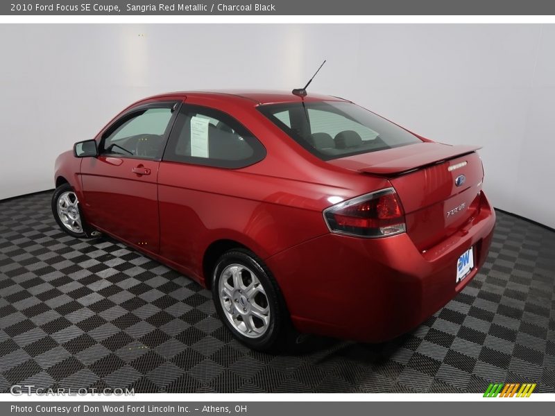 Sangria Red Metallic / Charcoal Black 2010 Ford Focus SE Coupe