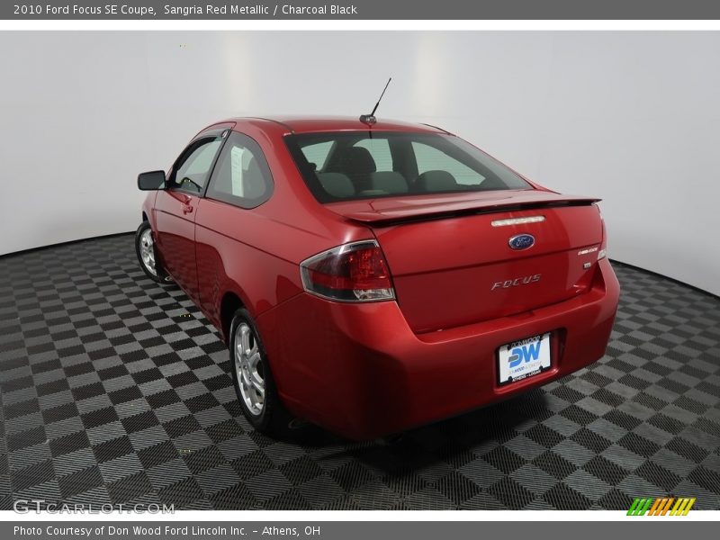 Sangria Red Metallic / Charcoal Black 2010 Ford Focus SE Coupe