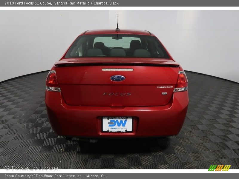 Sangria Red Metallic / Charcoal Black 2010 Ford Focus SE Coupe