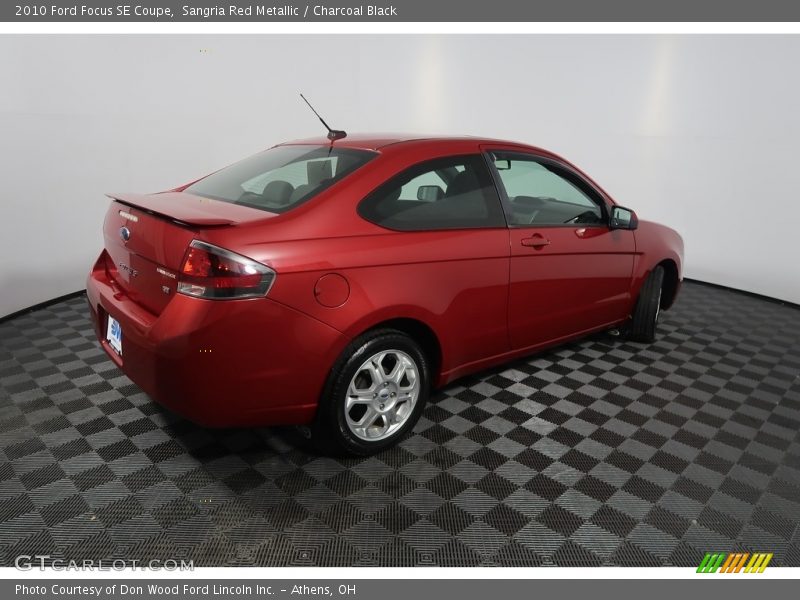 Sangria Red Metallic / Charcoal Black 2010 Ford Focus SE Coupe