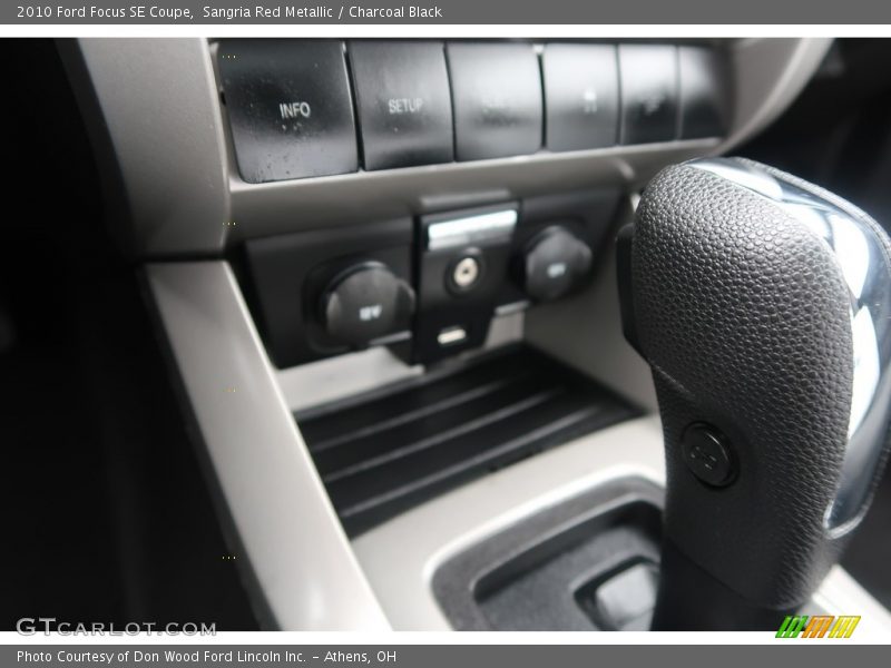 Sangria Red Metallic / Charcoal Black 2010 Ford Focus SE Coupe