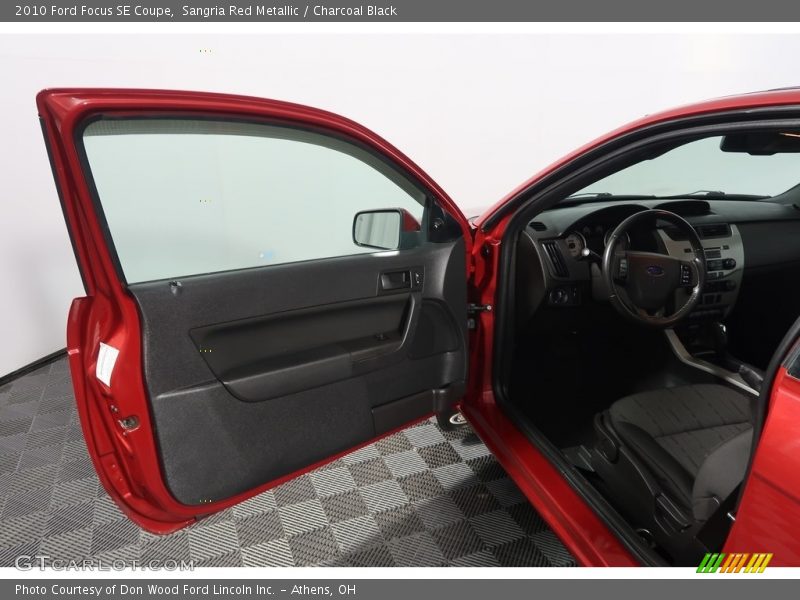 Sangria Red Metallic / Charcoal Black 2010 Ford Focus SE Coupe