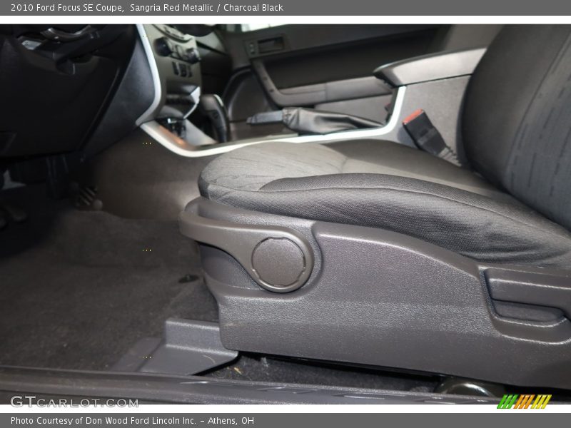 Sangria Red Metallic / Charcoal Black 2010 Ford Focus SE Coupe