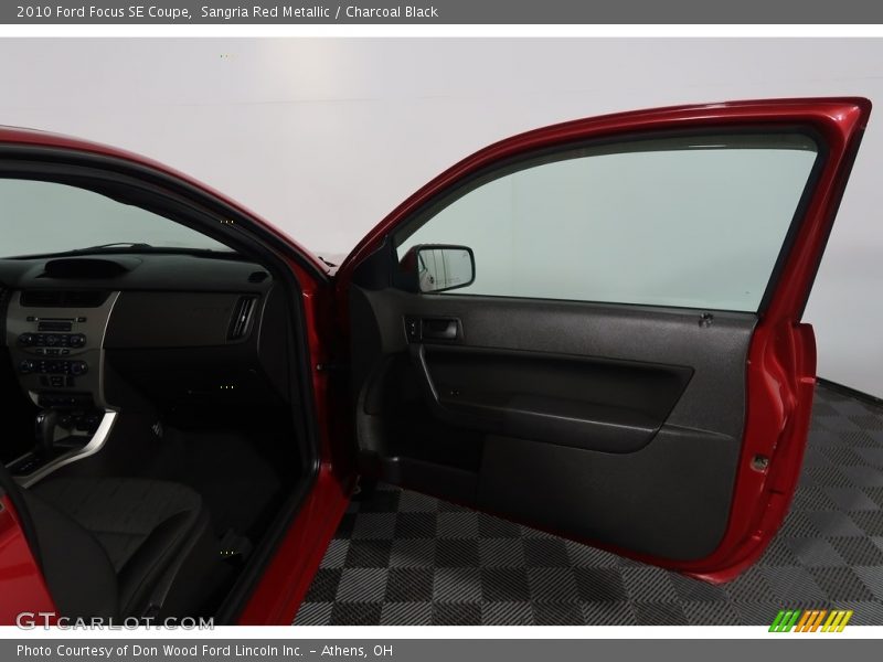 Sangria Red Metallic / Charcoal Black 2010 Ford Focus SE Coupe