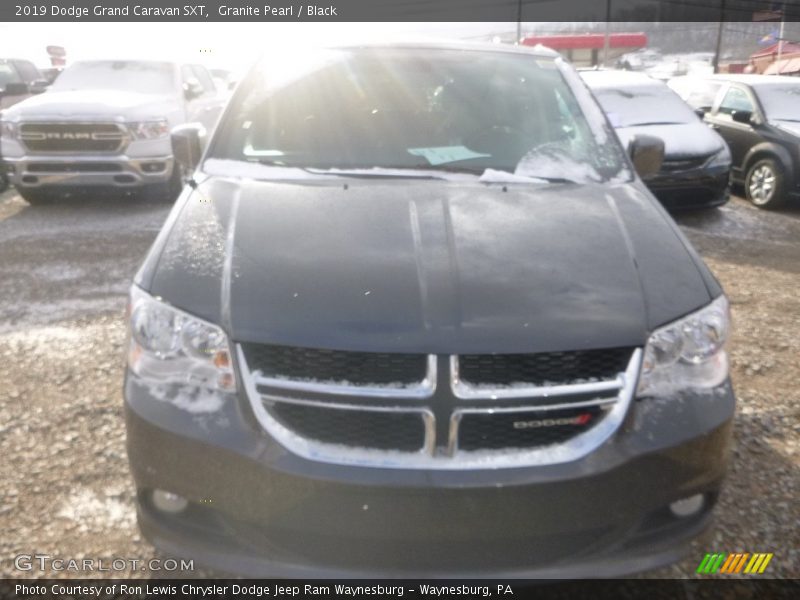 Granite Pearl / Black 2019 Dodge Grand Caravan SXT