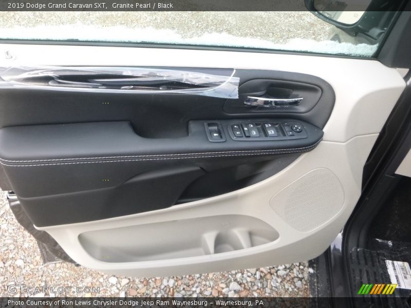 Granite Pearl / Black 2019 Dodge Grand Caravan SXT