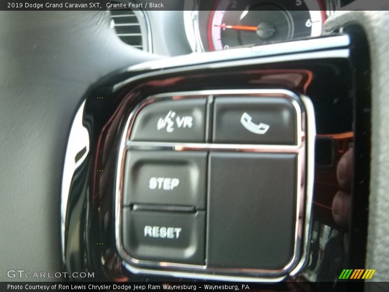 Granite Pearl / Black 2019 Dodge Grand Caravan SXT