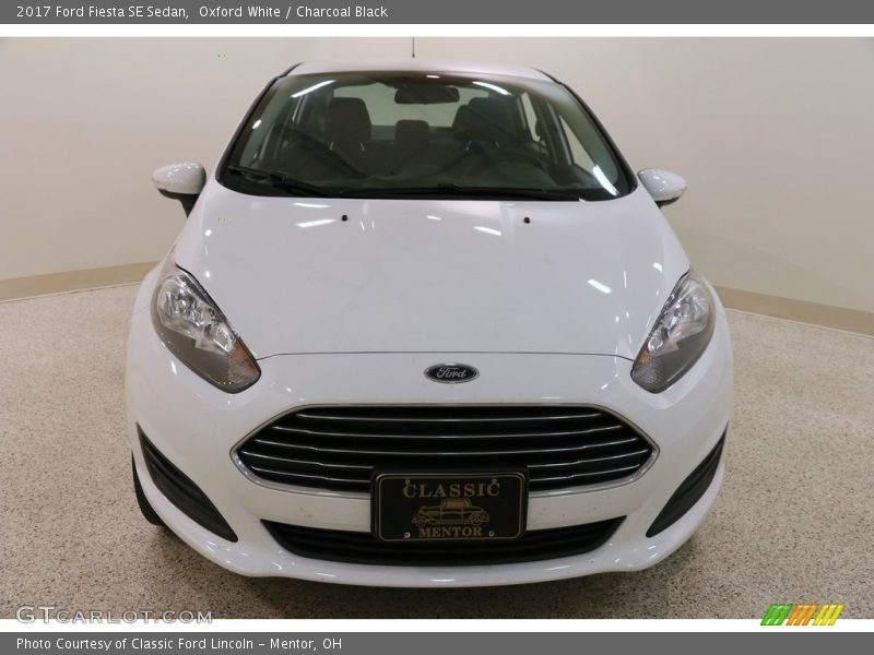 Oxford White / Charcoal Black 2017 Ford Fiesta SE Sedan