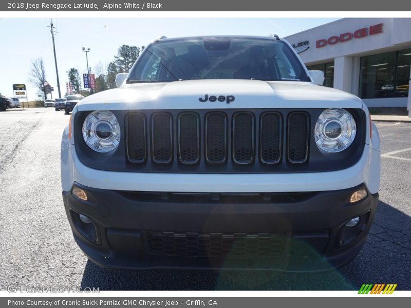 Alpine White / Black 2018 Jeep Renegade Latitude