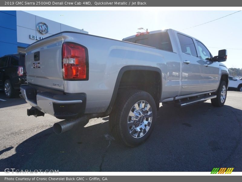 Quicksilver Metallic / Jet Black 2019 GMC Sierra 2500HD Denali Crew Cab 4WD