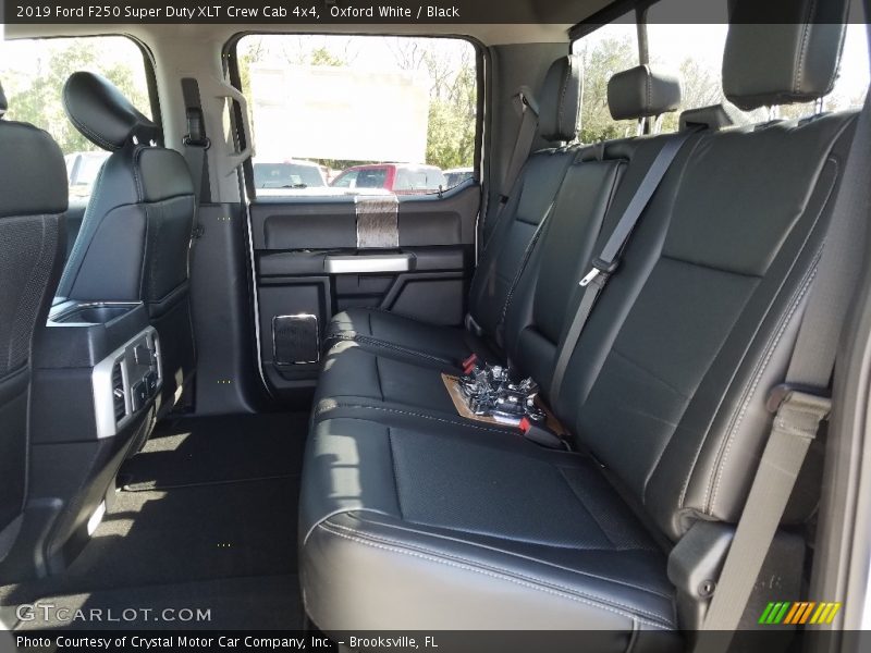 Oxford White / Black 2019 Ford F250 Super Duty XLT Crew Cab 4x4