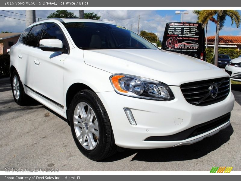 Ice White / Beige 2016 Volvo XC60 T5 Drive-E