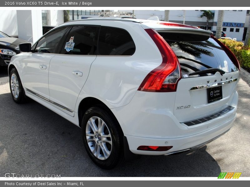 Ice White / Beige 2016 Volvo XC60 T5 Drive-E