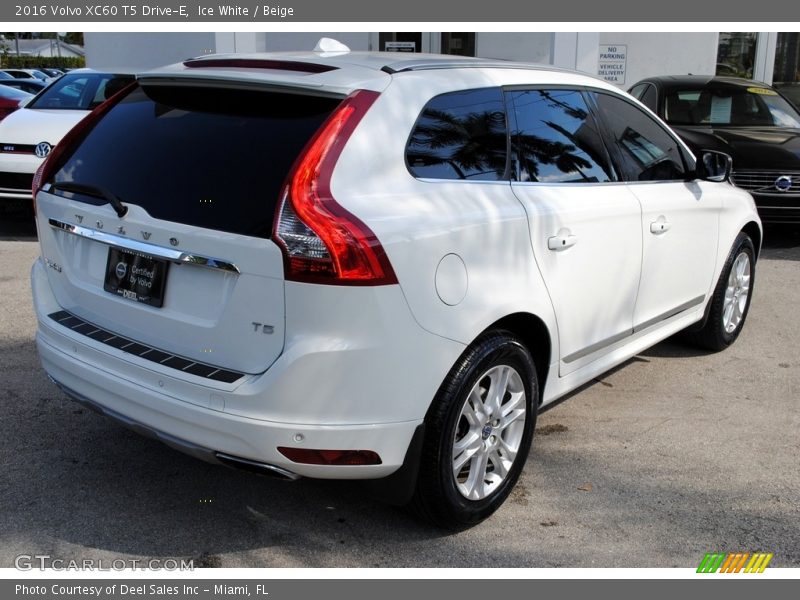 Ice White / Beige 2016 Volvo XC60 T5 Drive-E