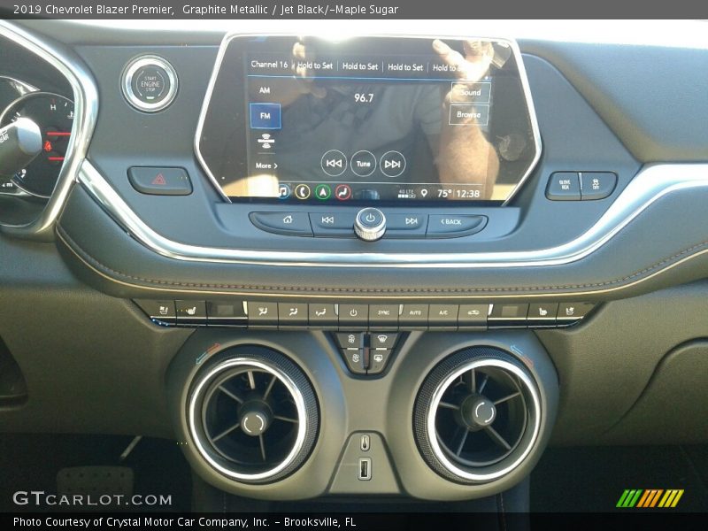 Controls of 2019 Blazer Premier