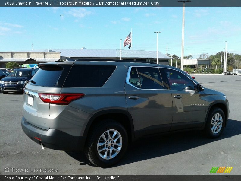 Pepperdust Metallic / Dark Atmosphere/Medium Ash Gray 2019 Chevrolet Traverse LT