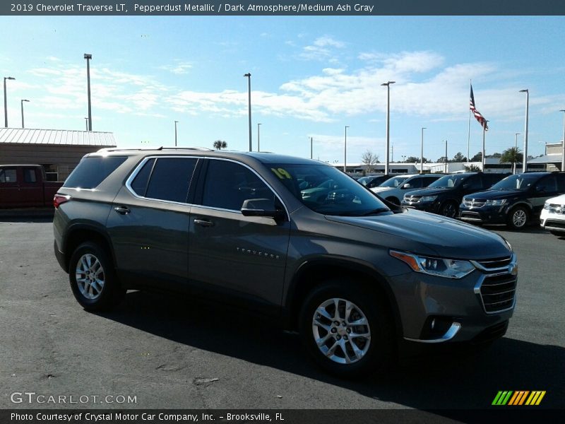 Pepperdust Metallic / Dark Atmosphere/Medium Ash Gray 2019 Chevrolet Traverse LT