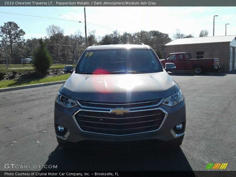 Pepperdust Metallic / Dark Atmosphere/Medium Ash Gray 2019 Chevrolet Traverse LT