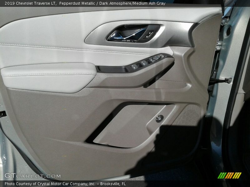 Pepperdust Metallic / Dark Atmosphere/Medium Ash Gray 2019 Chevrolet Traverse LT
