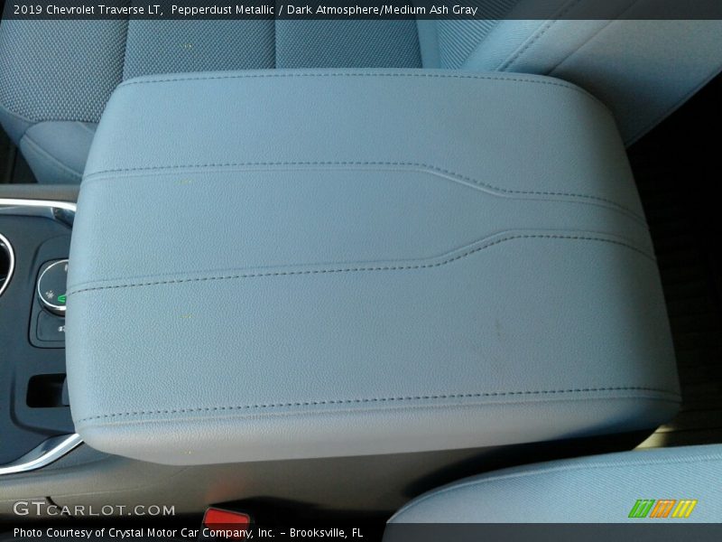 Pepperdust Metallic / Dark Atmosphere/Medium Ash Gray 2019 Chevrolet Traverse LT