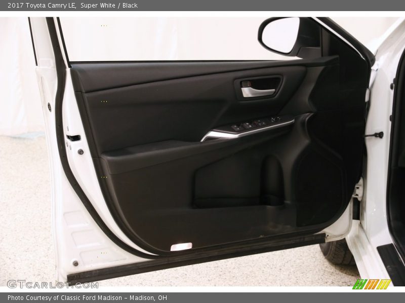 Super White / Black 2017 Toyota Camry LE