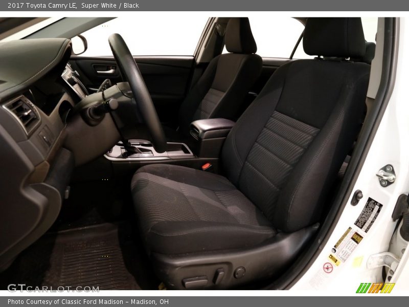 Super White / Black 2017 Toyota Camry LE