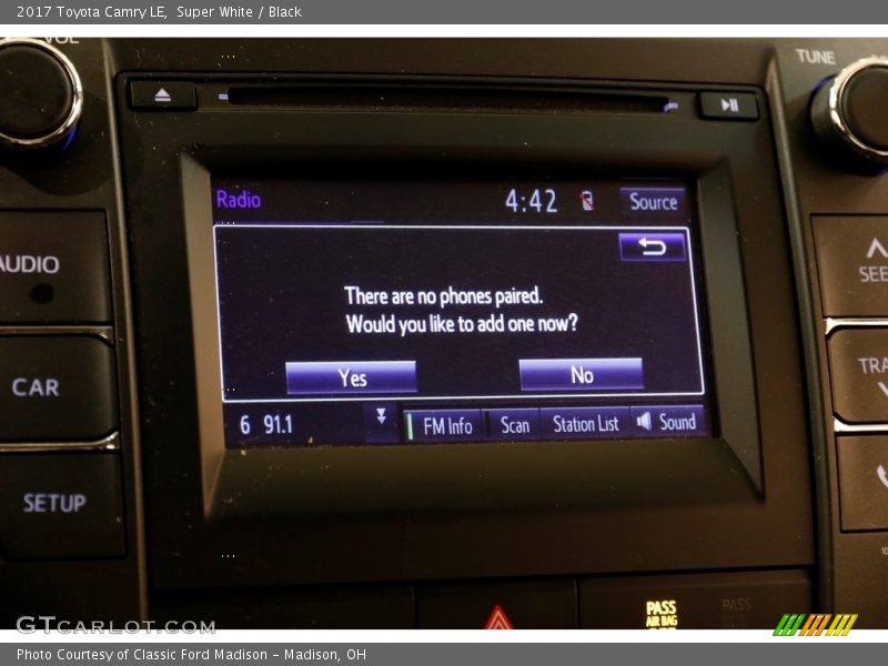 Super White / Black 2017 Toyota Camry LE