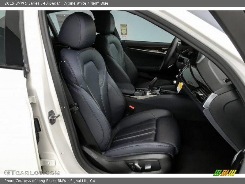 Alpine White / Night Blue 2019 BMW 5 Series 540i Sedan