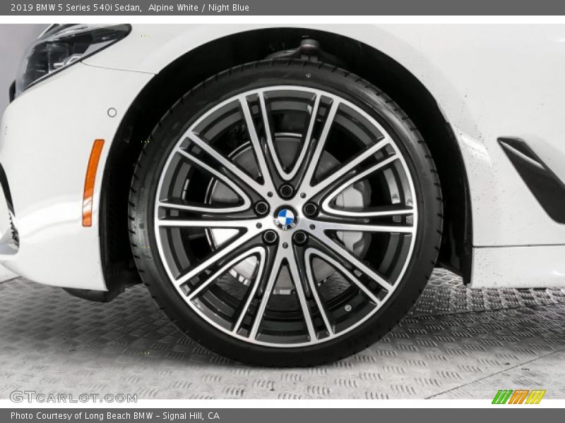 Alpine White / Night Blue 2019 BMW 5 Series 540i Sedan