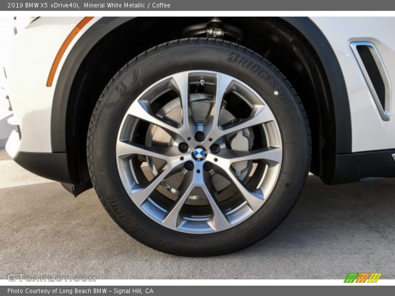 Mineral White Metallic / Coffee 2019 BMW X5 xDrive40i