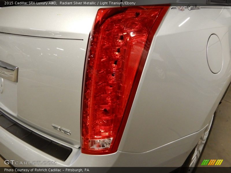 Radiant Silver Metallic / Light Titanium/Ebony 2015 Cadillac SRX Luxury AWD